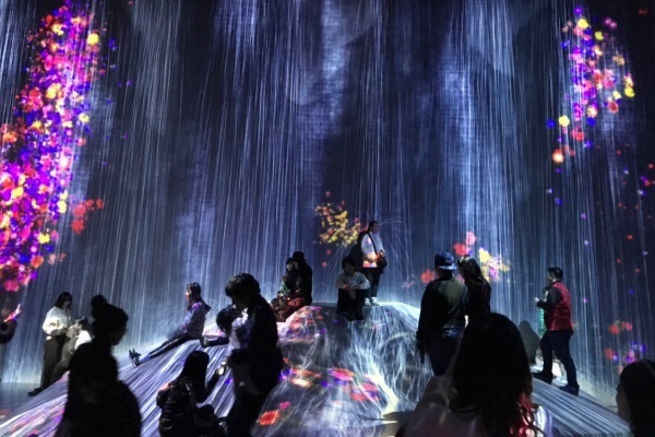 デジタルアート作品集まる「チームラボ」で脳が刺激される瞬間