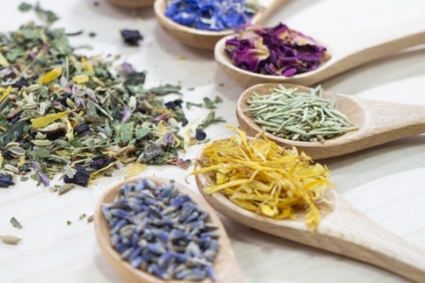 不眠や更年期障害にも効果…冬こそドライハーブを始める好機