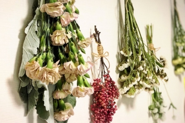 飾りながら1週間置くだけ！リースでドライハーブのすすめ