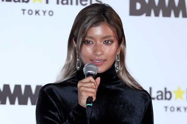 ローラの“政治的発言”はタブー？　テレ朝報道に異論相次ぐ