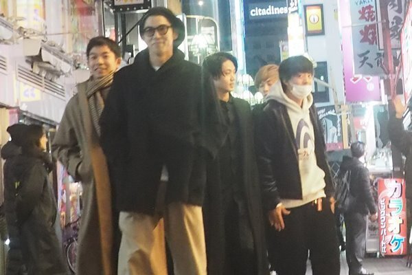 『今日から俺は!!』熱い打ち上げ 賀来賢人は仲間と朝まで酒