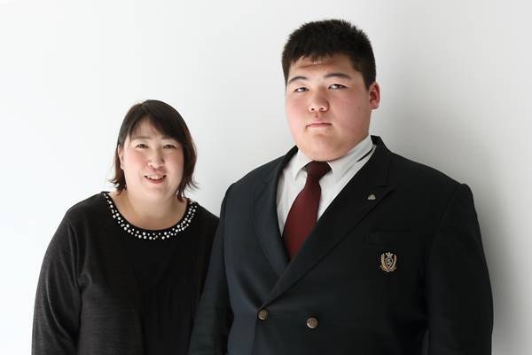 大鵬の孫・デビュー！　娘が伝える父の相撲道「優しさが人を強くする」