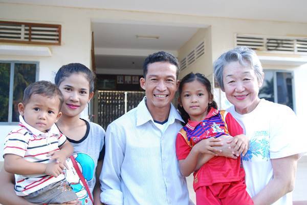 「国境なき子どもたち」会長寺田朗子さん“8万人の子の母として”