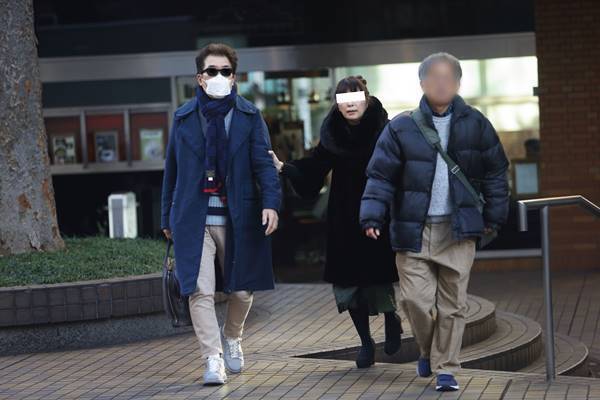 鈴木雅之　糟糠の妻も黙認する40代美魔女との“二重愛生活”