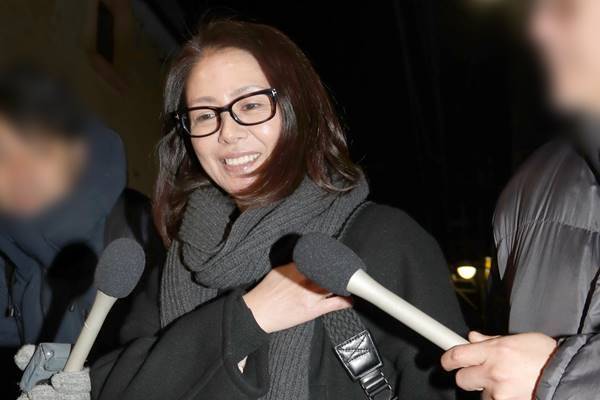 小泉今日子　亡き姉の墓前へ…略奪愛公表の裏にあった極秘報告