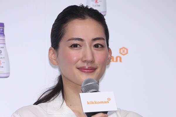 綾瀬はるか「世界平和」の夢にこめた「祖母との約束」