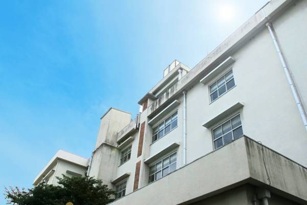 「自由に使える100万円」就学前の子どもがいる親は学資保険に