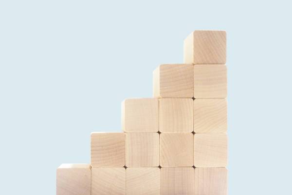 「自由に使える100万円」で始める安全、安心「つみたてNISA」