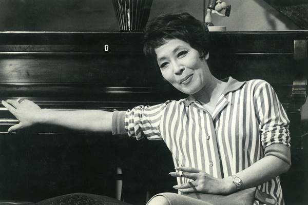 『越路吹雪物語』じわじわ人気に…友人が明かす彼女の真実