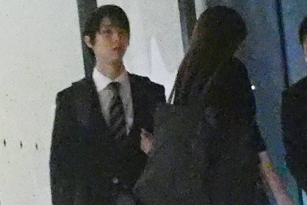 羽生結弦　笑顔の帰国会見では見せなかった“極秘通院の不安”