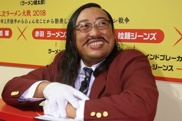 ロバート秋山　クリエイターズ・ファイルを生んだ幼少期の原点