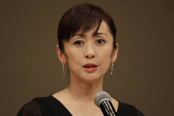 斉藤由貴　かすがいだった子供たちの巣立ちで夫婦危機再燃か