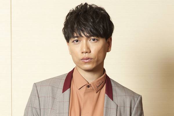 山崎育三郎激白「肋骨にヒビでも『モーツァルト！』を演じた」