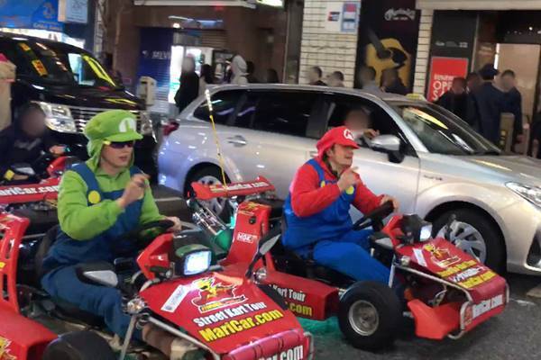 オーランド・ブルーム　復縁説のケイティ・ペリーとマリオ爆走