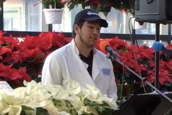 スーパーの従業員がオペラ歌手に？　1本の動画で手に入れたチャンス