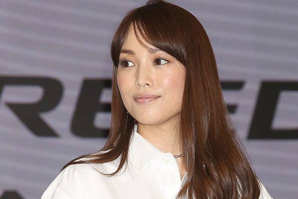 蛯原友里が独立！所属事務所円満退社で明かした再出発のワケ