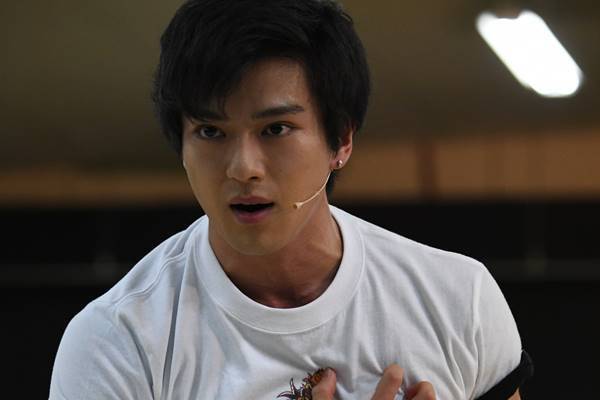 新田真剣佑の弟・郷敦（ゴードン）くんが芸能界デビューへ