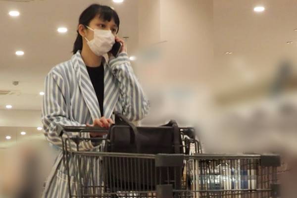 出産1カ月の武井咲  1億円新居引越しも買い物は格安家具店