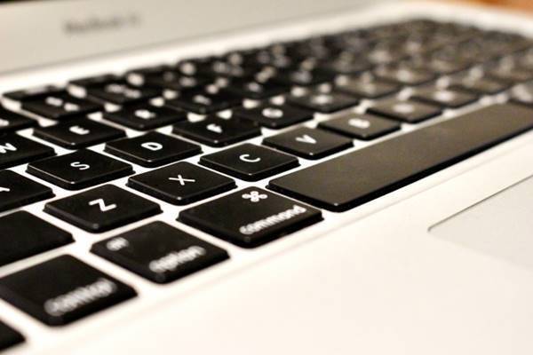 続々タレントデビューするネットの人気者たち、その背景とは