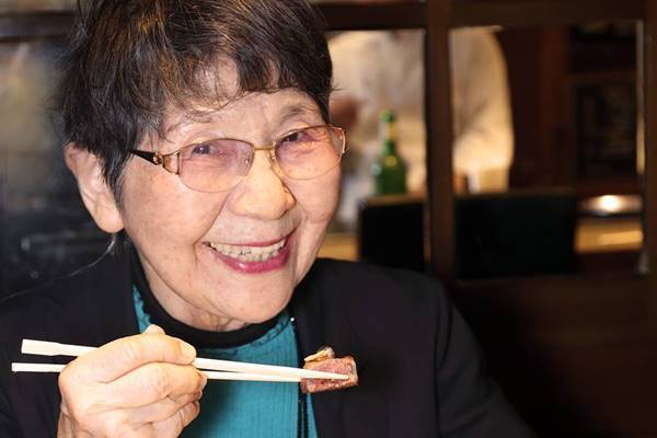 90歳の現役弁護士　元気のヒミツはお能の「謡」と大好きなお肉