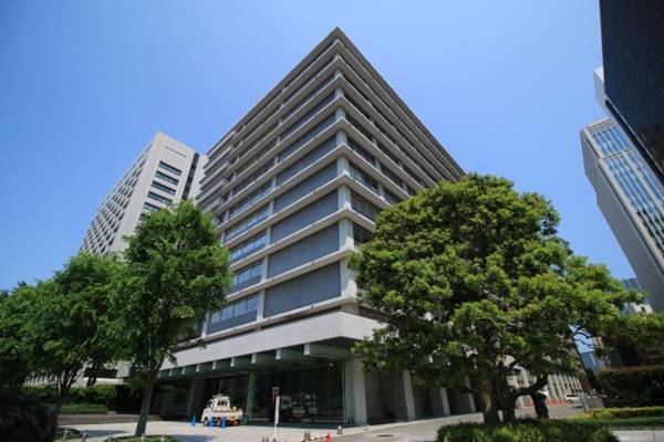 日本郵政社員から悲鳴！「“働き方改革”で年収最大32万円減」