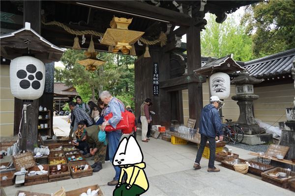 着物に器にアクセサリー！　新旧なんでも蚤の市