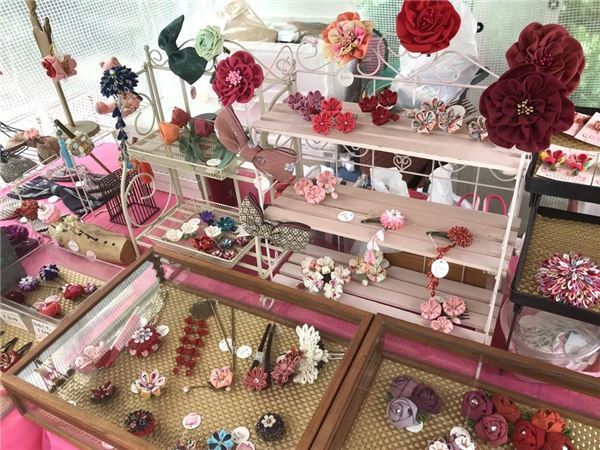 着物に器にアクセサリー！　新旧なんでも蚤の市