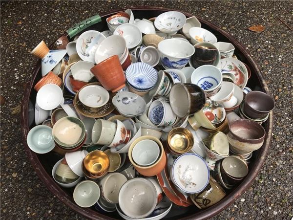 着物に器にアクセサリー！　新旧なんでも蚤の市