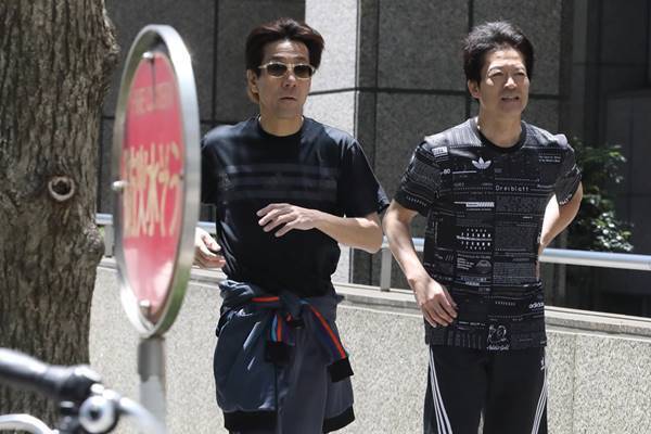 岸谷五朗　寺脇康文と仲良すぎ！おっさんずラブなジョギング姿