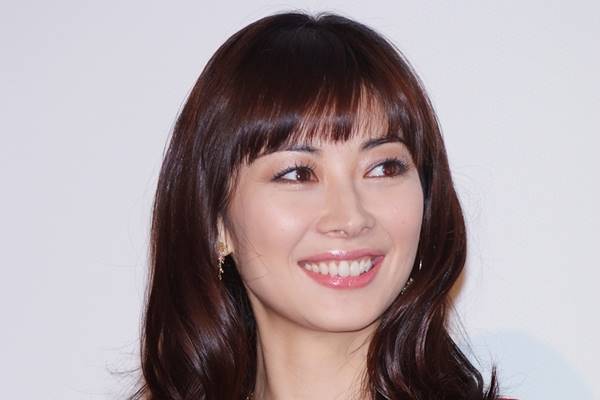 伊東美咲　義父誕生会にヨン様が！ケタ違いの仰天セレブ妻生活