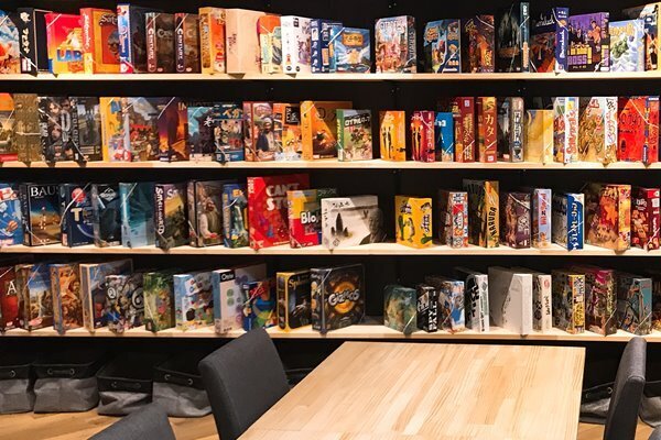 デジタル時代だから新鮮！親子で楽しめる「ボードゲームカフェ」