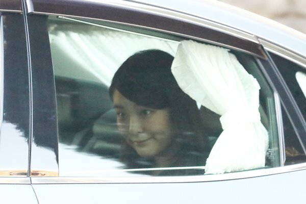 眞子さまは笑みを浮かべ出勤…小室さん謝罪コメント発表の朝