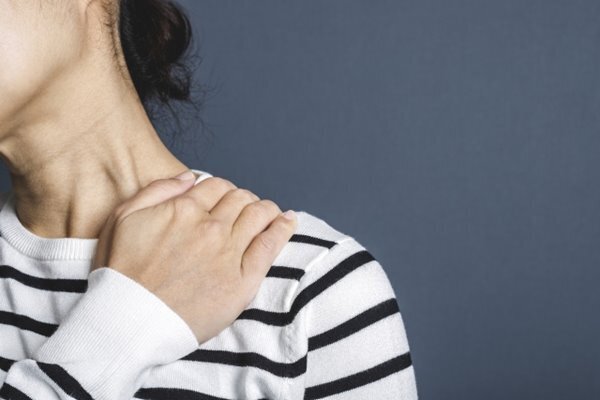 頭痛を解消する入浴法を医師が解説、就寝前に“ぬるめ”湯で！