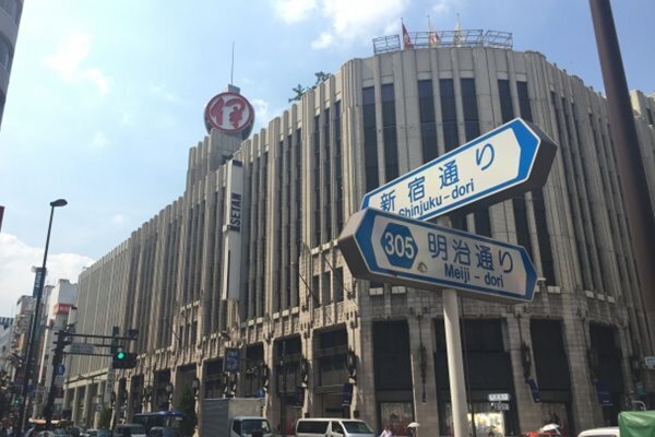 COWCOW多田　伊勢丹が包装紙一新も「僕は紙袋だからご心配なく」