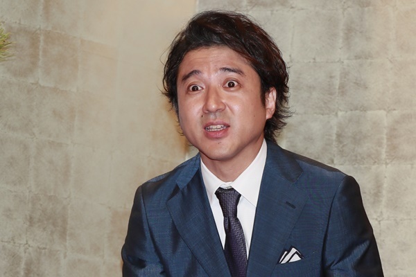 ムロツヨシの本音つぶやきに17万いいね、新井浩文逮捕に言及か