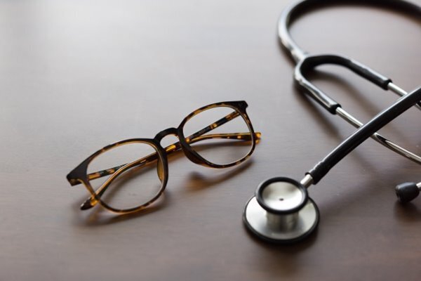 目の筋肉をつけ老化を防ぐ！医師勧める「血行改善エクササイズ」とは