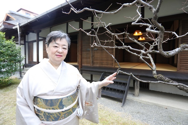 藤原定家子孫・冷泉貴実子さん「パリで実家の価値に気付いた」