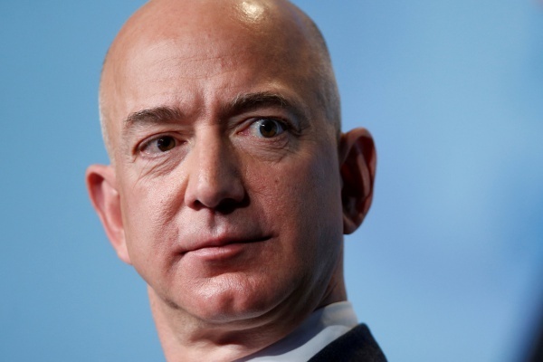 Amazonのジェフ・ベゾスCEO、「裸の写真をバラ撒く」と脅迫受ける