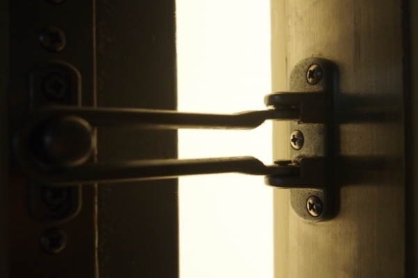 エッセイスト小川有里さん語る「夫の死後、“不用心”になる妻」