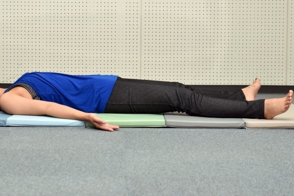 介護リスクを遠ざける「関節トレーニング」、腰と膝の基礎トレ