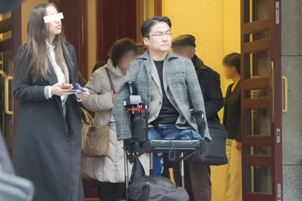 乙武洋匡支えるハーフ恋人の献身 両親紹介済みで家族公認の仲