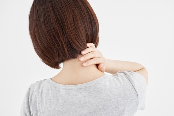 スマホ首の人におすすめ！首こりが劇的に消える「天柱体操」