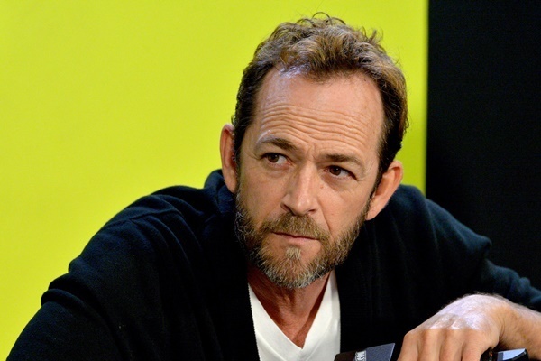 『ビバヒル』ディラン役俳優 脳卒中で救急搬送、ブレンダからは応援