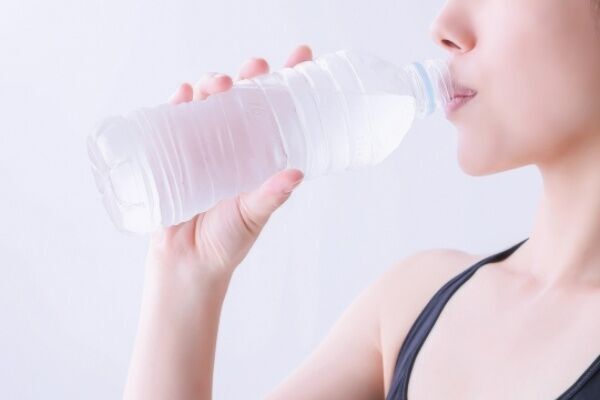 中医学の専門家伝授「水の飲みすぎで…胃のむくみは万病のもと」