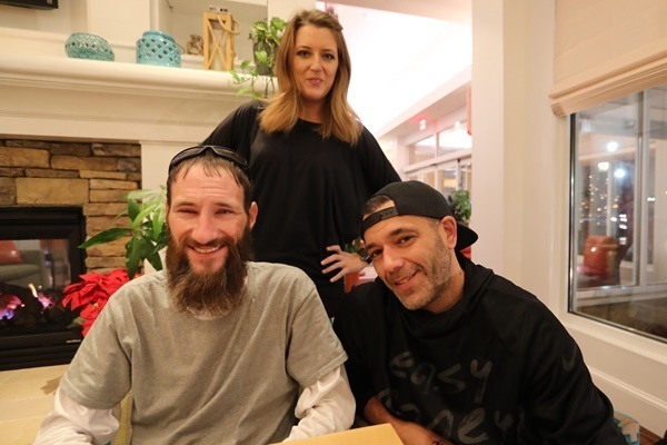 美談作り上げ4000万円集め…ホームレスと女性に有罪判決