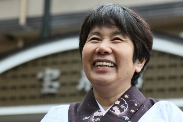 宝来館女将 亡くなった従業員の分も「生きっぺし」W杯誘致へ