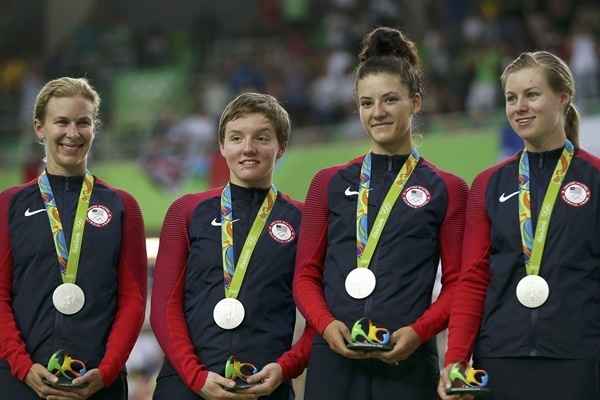 リオ五輪女子チームパシュートの銀メダリスト、23歳で自殺