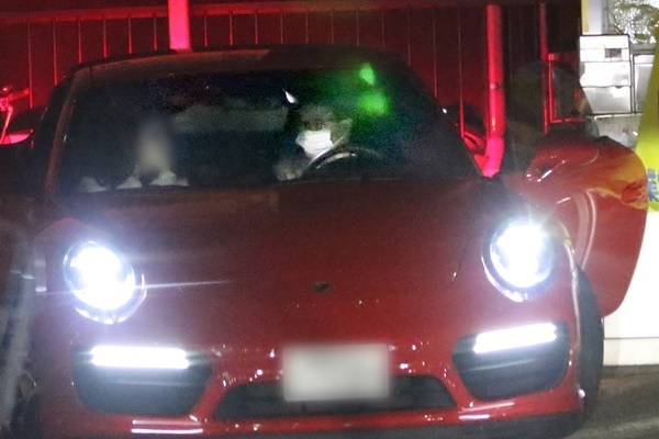 田原俊彦 ポルシェで密会！ブランド美女とホワイトデーの夜