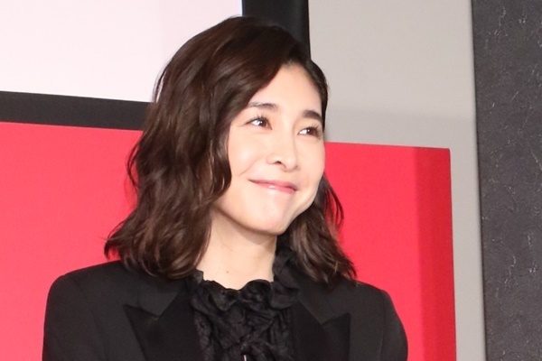 竹内結子「キッチンでひとり酒」習慣にあった夫婦円満の秘訣