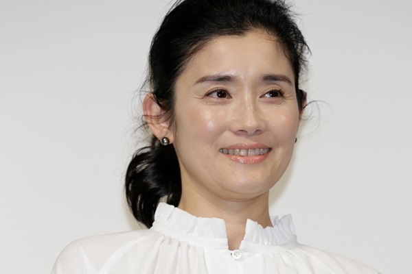 賛否分かれる石田ひかりの教育論  スマホで小遣い稼ぎはアリか